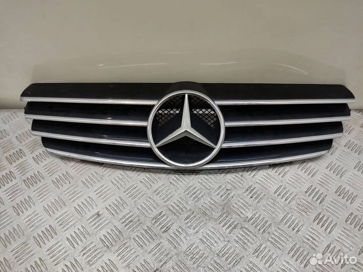 Решетка радиатора Mercedes-Benz CLK-Класс