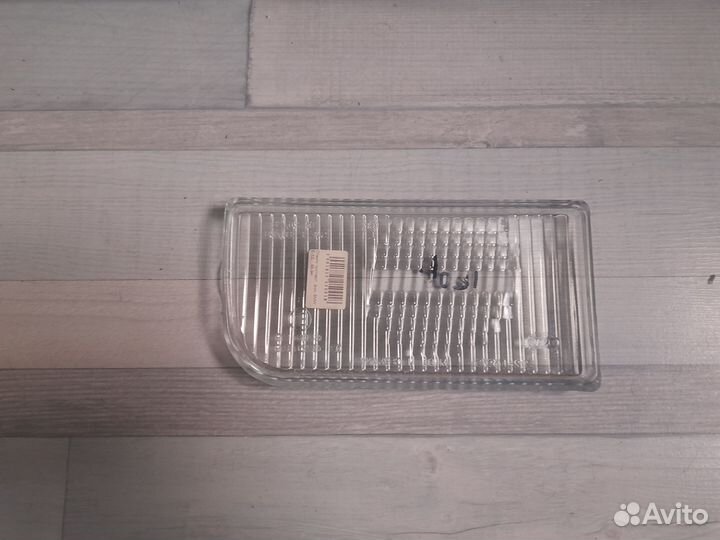 Стекло фары противотуманной левой BMW 7-E32