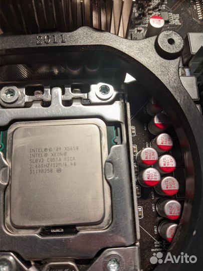 Материнская плата с процессором, памятью и кулером