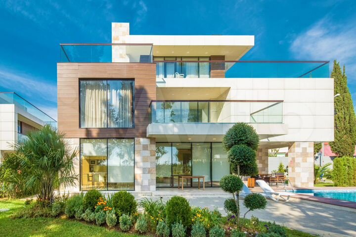 Дом 300 м² на участке 8 сот.