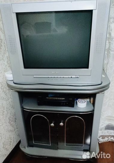 Телевизор с подставкой