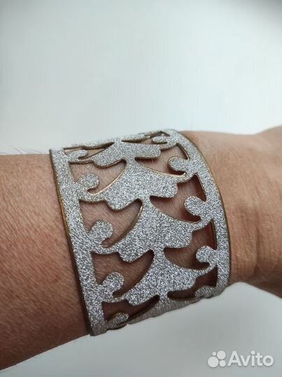 Браслеты, брошь