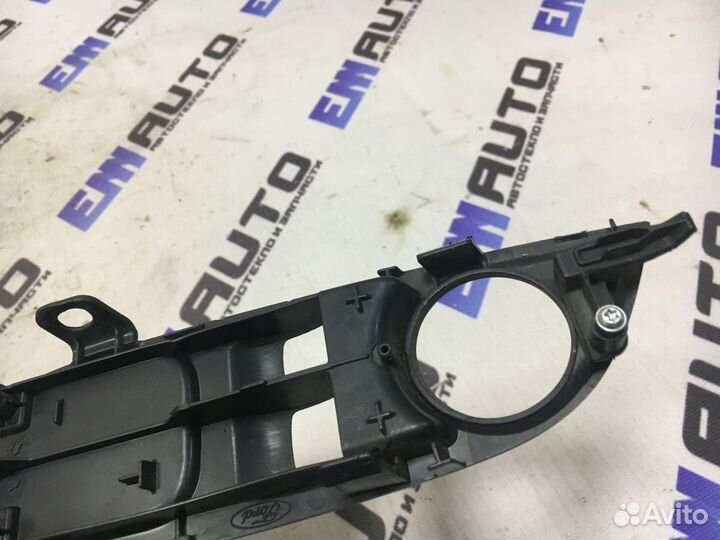 Накладка блока управления стеклопод. Форд Фокус 3