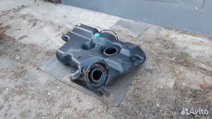 Топливный бак Рено Логан 1