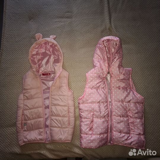 Жилеты на девочку 134 размер- безрукавки
