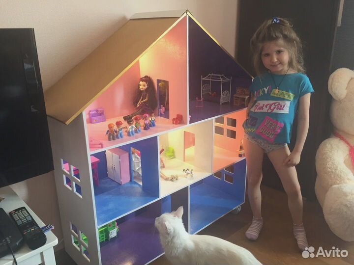 Большой кукольный домик