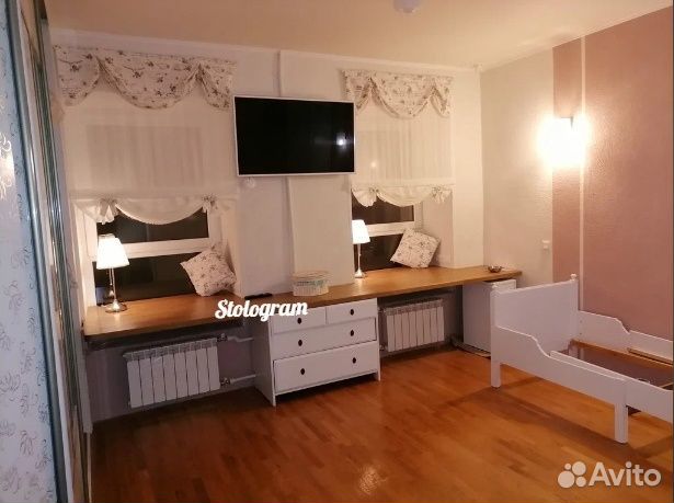 Подоконник-столешница из массива дерева