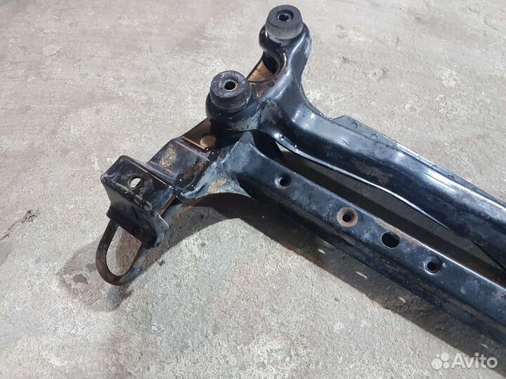 Подрамник передний Volkswagen Passat B3