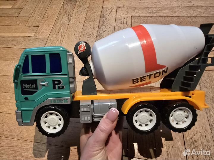 Бетономешалка (городская техника)