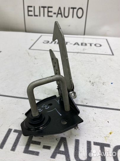 Замок капота левый Bmw 5 F10 2011