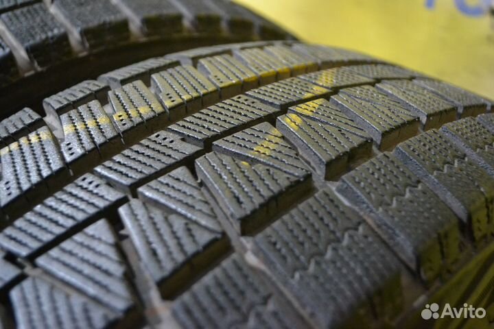 Bridgestone Blizzak Revo GZ 225/45 R18