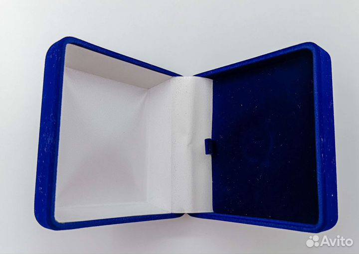 Коробочка подарочная бархатная 8 см