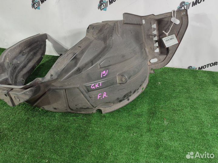Подкрылок передний правый Honda Mobilio GB1 L15A