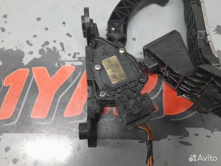 Педаль газа Kia Sorento XM G4KE 2011