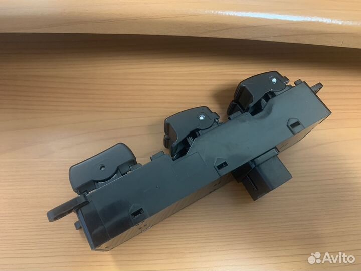 Блок управления стеклоподъемниками Kia Rio 2