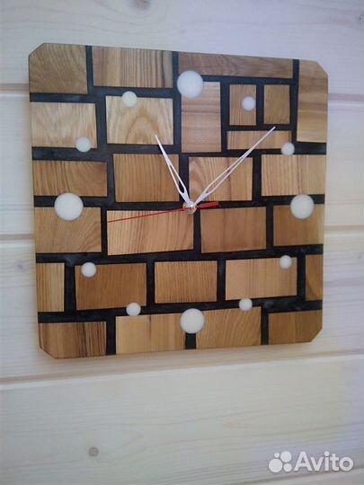 Настенные часы из дерева и эпоксидной смолы