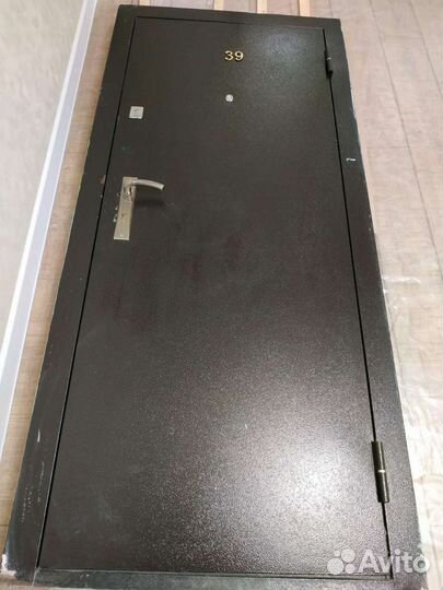 Дверь входная металлическая бу