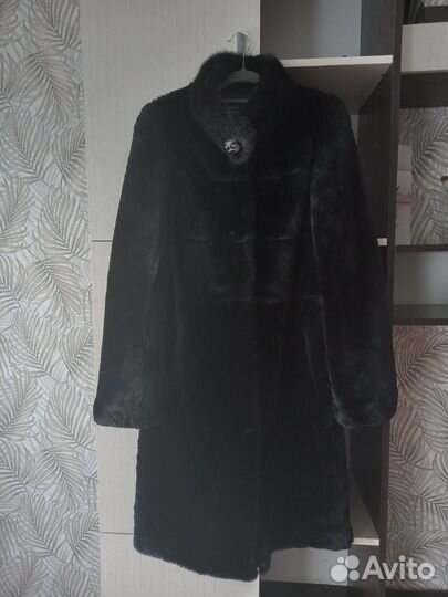 Продам мутоновую шубу,грудь и шея из норки,новая