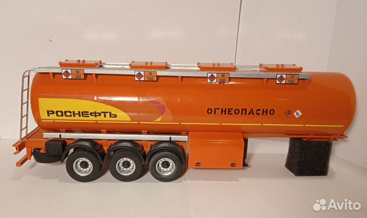 Полуприцеп-цистерна Sespel Роснефть Man 1/43