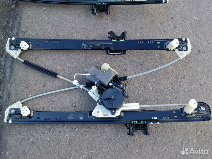 Стеклоподъемник задней двери Range Rover Sport 2