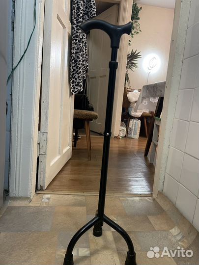 Трость трехопорная