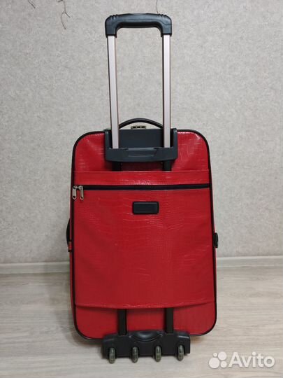 Чемодан на колесах большой