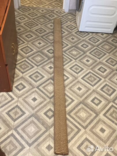 Здоровенная кошачья когтеточка