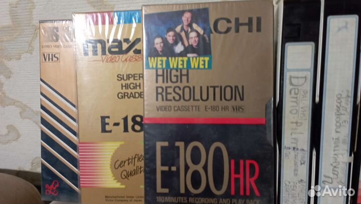 Видеокассеты с фильмами, музыкой