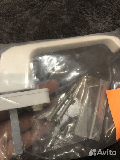 Фурнитура балконная и оконная