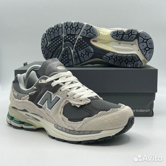 New Balance 2002R в белом цвете