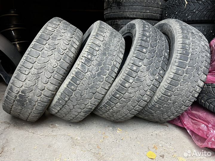 Yokohama Ice Guard IG10 215/60 R17