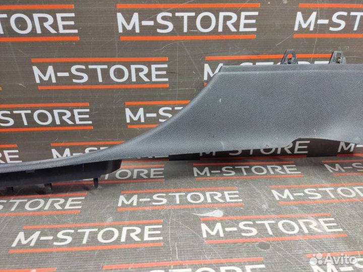 Накладка на порог салона правая Audi Q7 4LB BHK