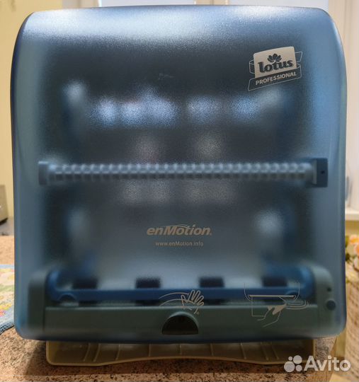 Диспенсер для бумажных полотенец