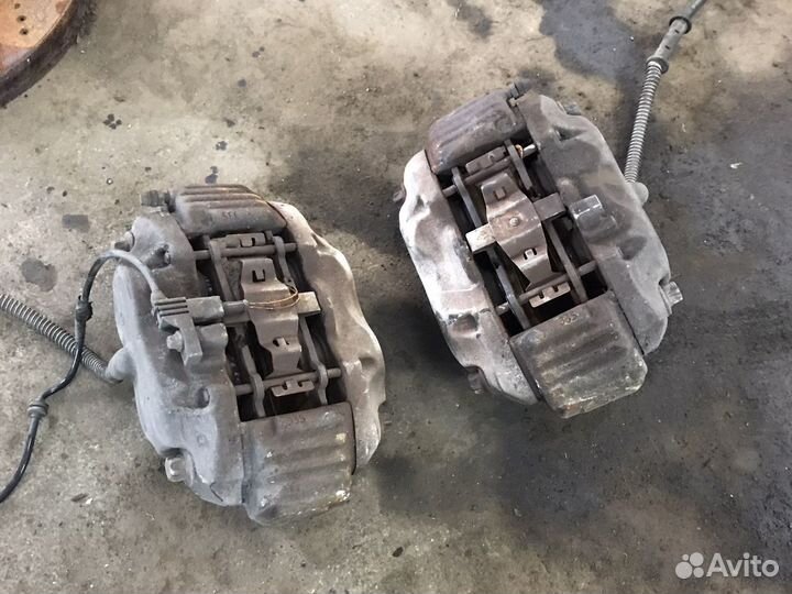 Суппорт передний на мерседес w221