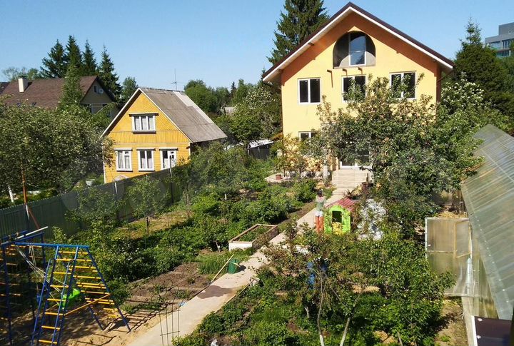 Дом 210 м² на участке 8 сот.