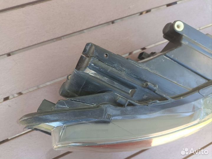 Передняя правая фара Volkswagen Polo Sedan