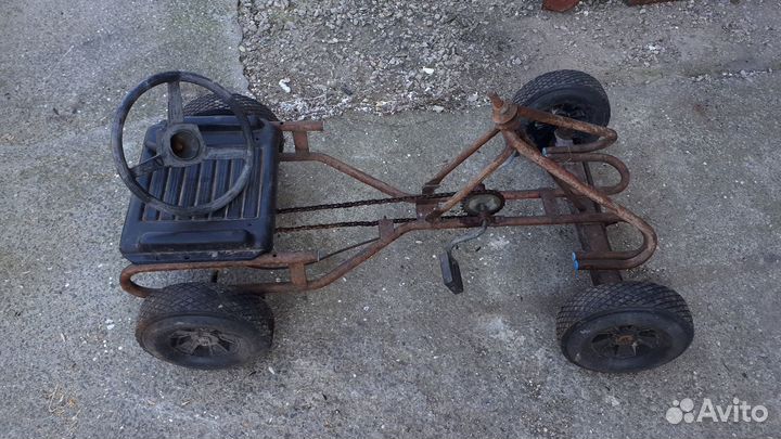 Педальная машинка самокат