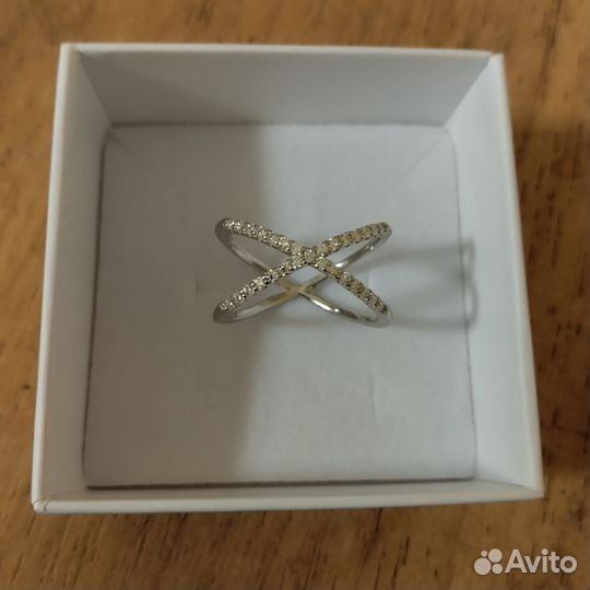 Стильное серебряное кольцо с бриллиант. муассанит
