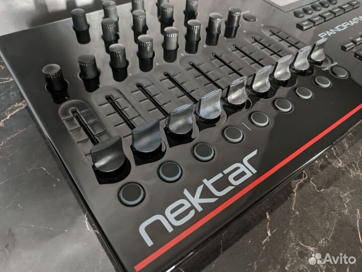 Контроллер Nektar Panorama P1