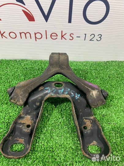 Кронштейн глушителя Audi A3 8P ccza 2009