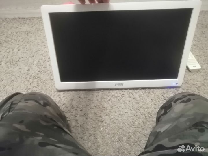 Продаютелевизор на запчасти mysteru MTV-1918LW
