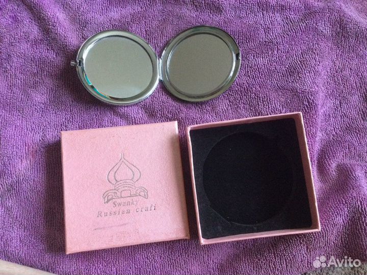 Зеркальце карманное в коробочке