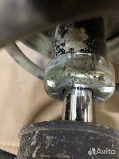 Передняя левая стойка Toyota Voxy