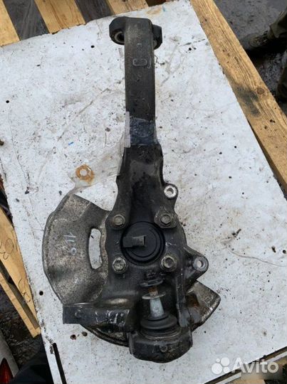 Кулак поворотный передний правый Hyundai Equus