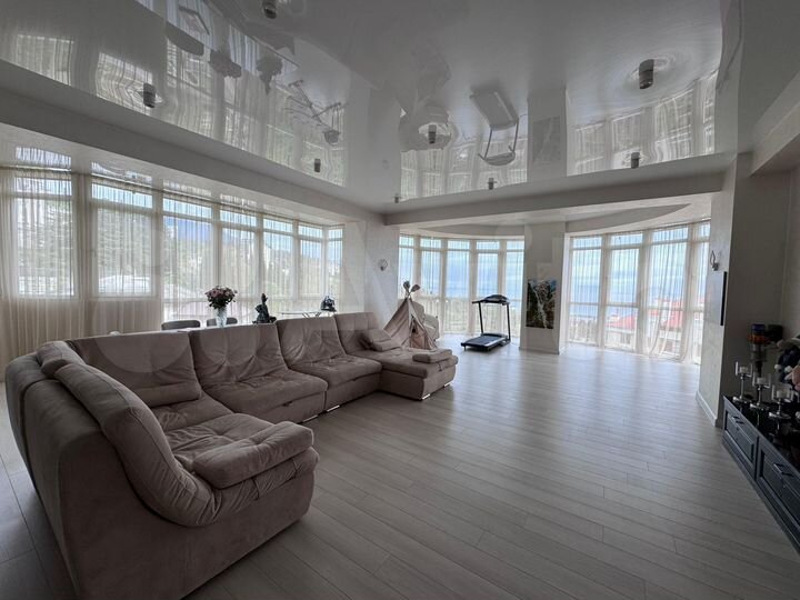 3-к. квартира, 140 м², 6/14 эт.