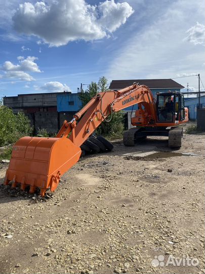 Гусеничный экскаватор