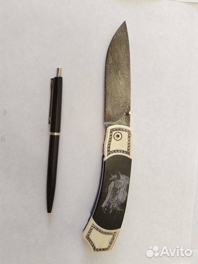 Сувенирный складной нож «лошади»