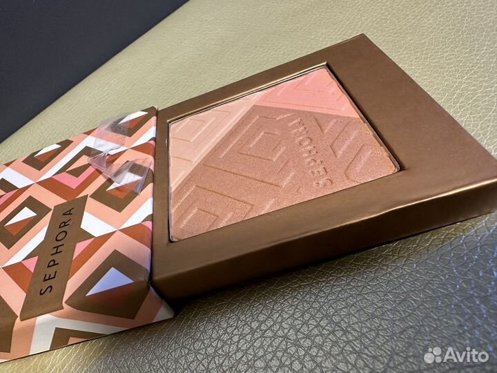 Bronzer Пудра бронзирующая c эффектом сияния