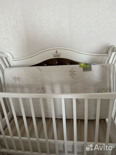 Детская кроватка с маятником Гандылян