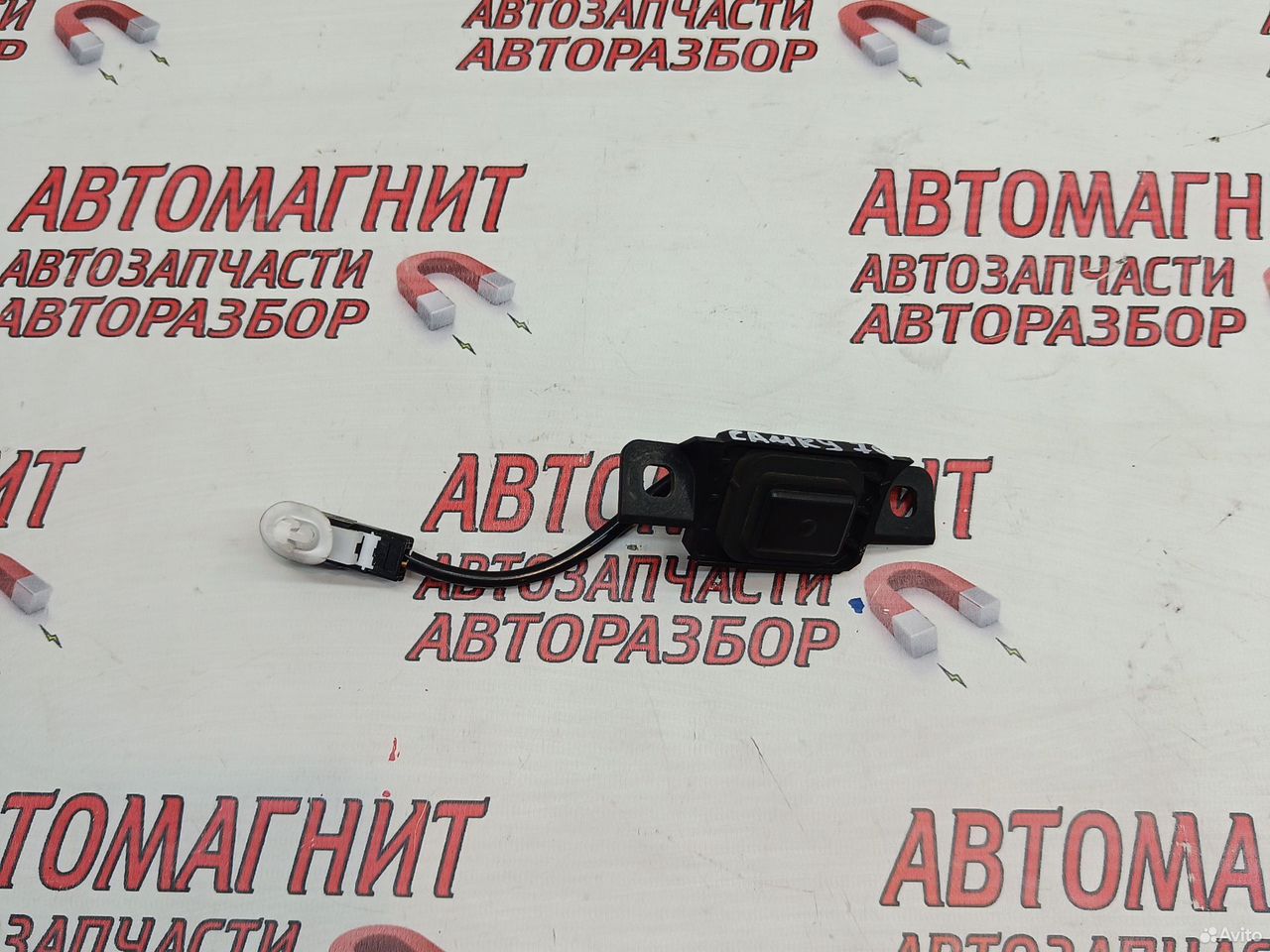 Кнопка открывания багажника Toyota Camry 70